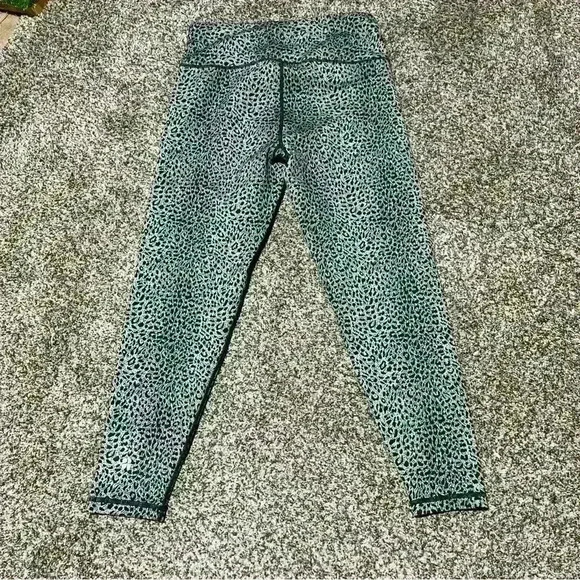 Sweaty Betty Grey Leopard Print Leggings Size M, 7/8 length - Picture 10 of 12